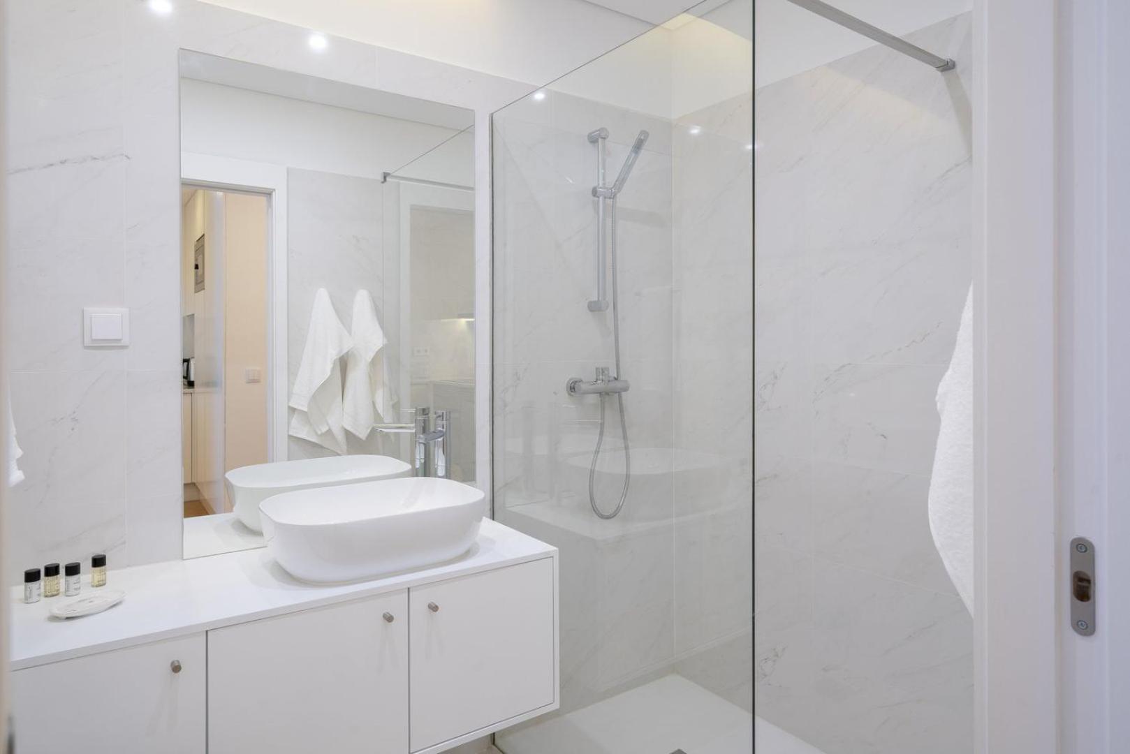 פורטו Guestready - Modern 2-Bedroom Apt In Cedofeita מראה חיצוני תמונה
